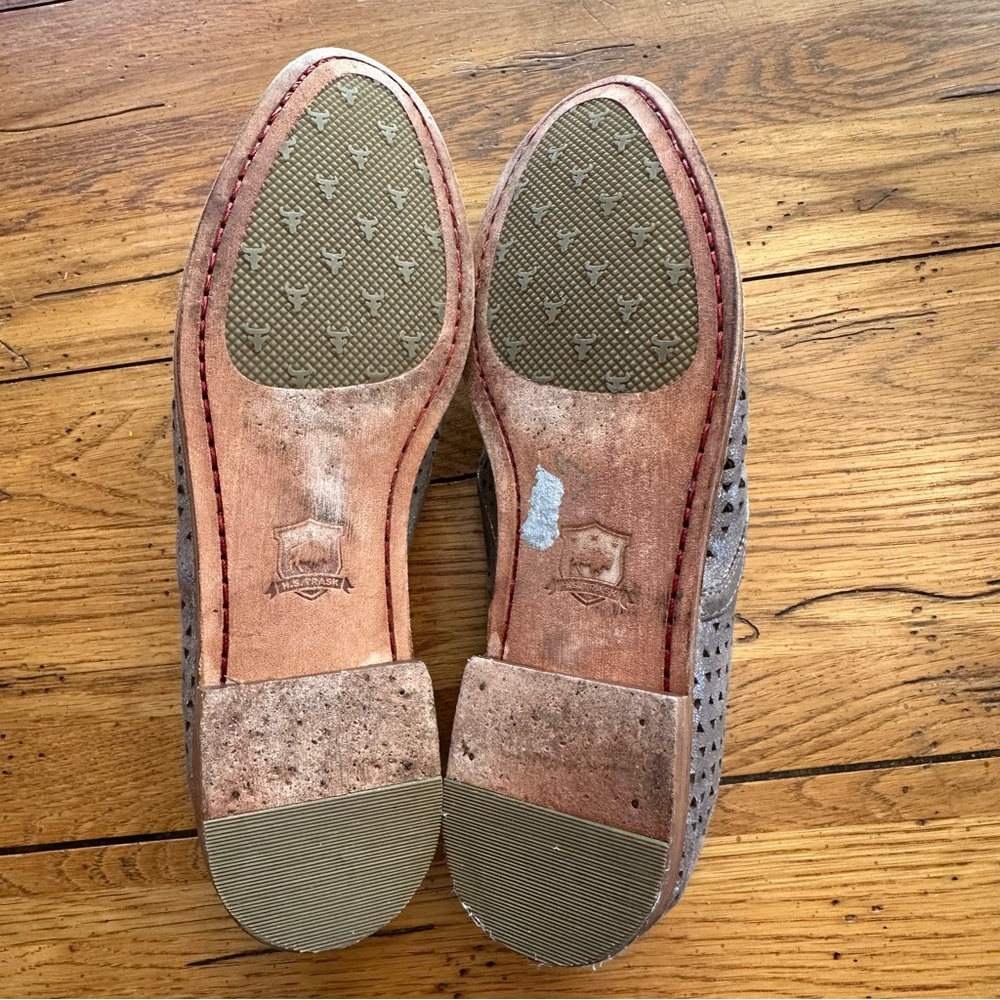 Trask Ali Perforated Leather Loafer Metallic Size 9.5 - Picture 7 of 9